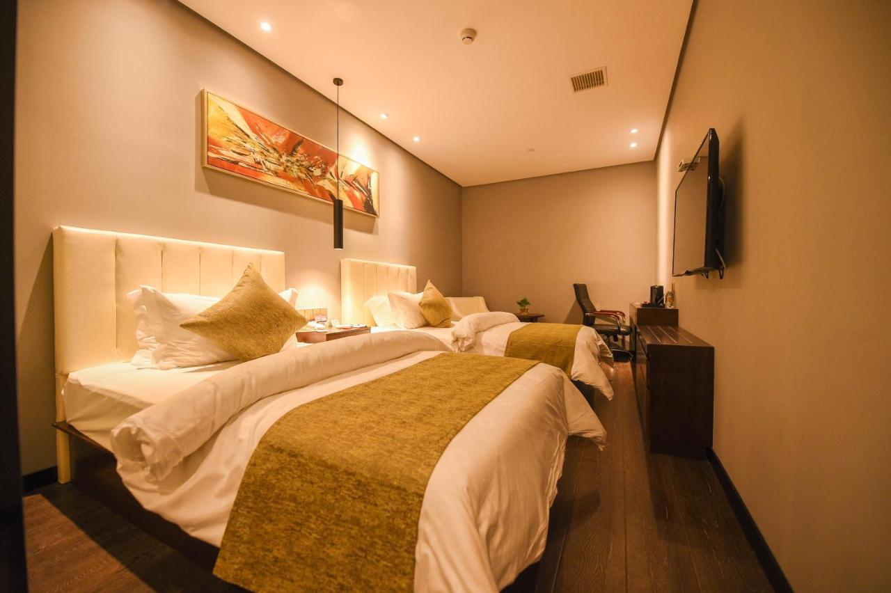 Metropolo,Shanghai,Hongqiao Airport,Wuzhong Road Екстериор снимка