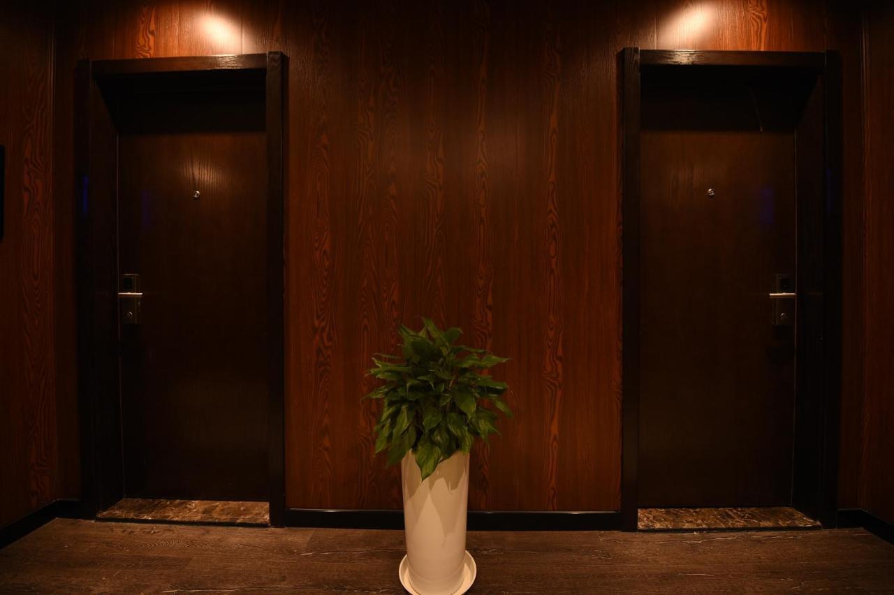 Metropolo,Shanghai,Hongqiao Airport,Wuzhong Road Екстериор снимка