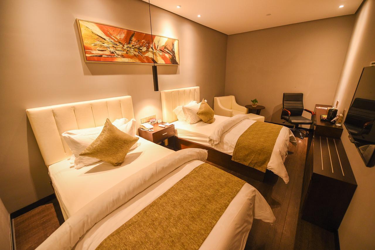 Metropolo,Shanghai,Hongqiao Airport,Wuzhong Road Екстериор снимка
