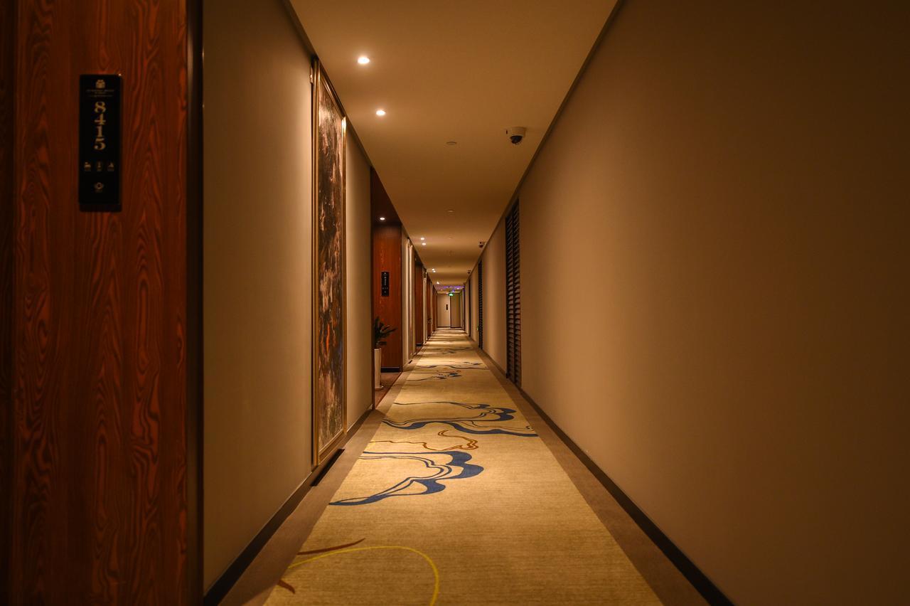 Metropolo,Shanghai,Hongqiao Airport,Wuzhong Road Екстериор снимка